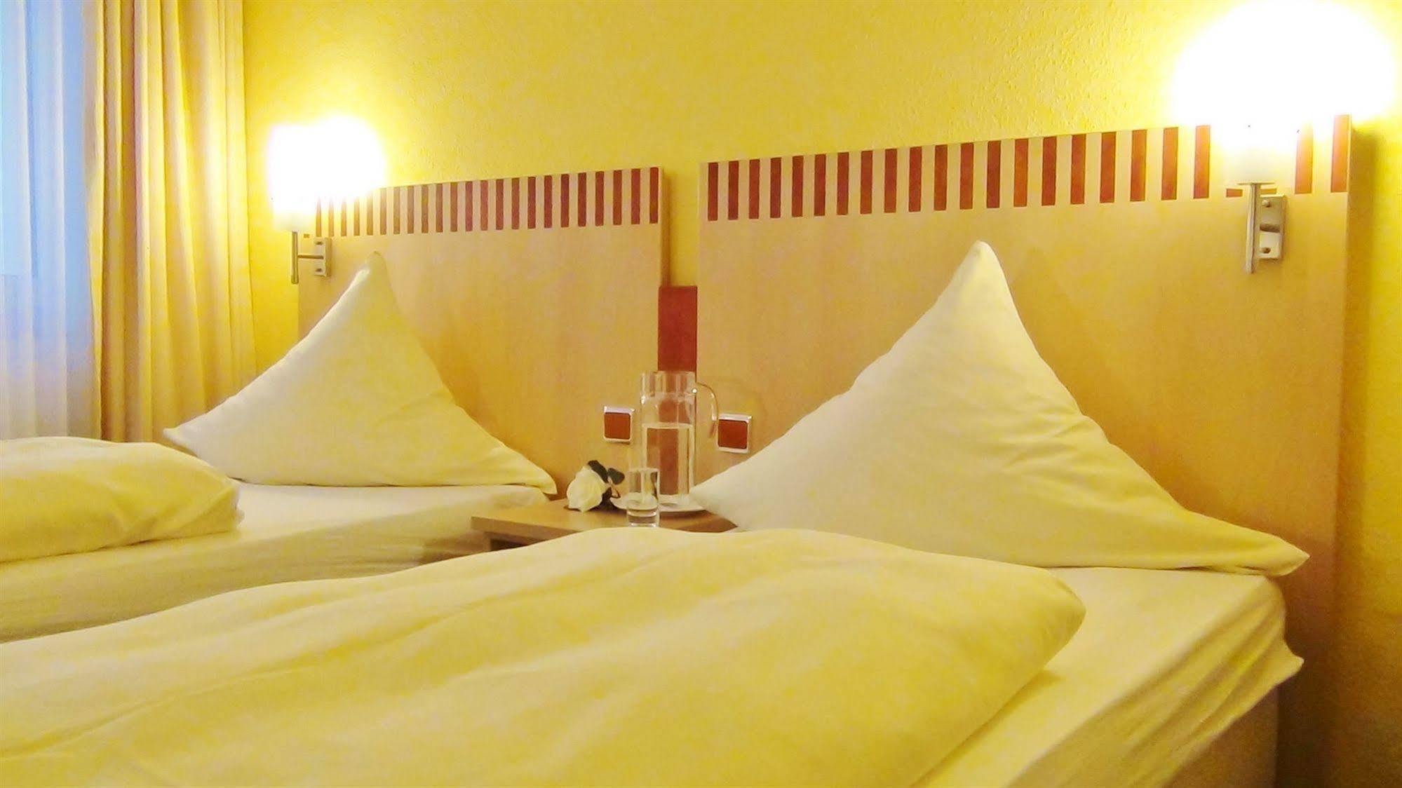 Bach Hotel Porta Westfalica Esterno foto